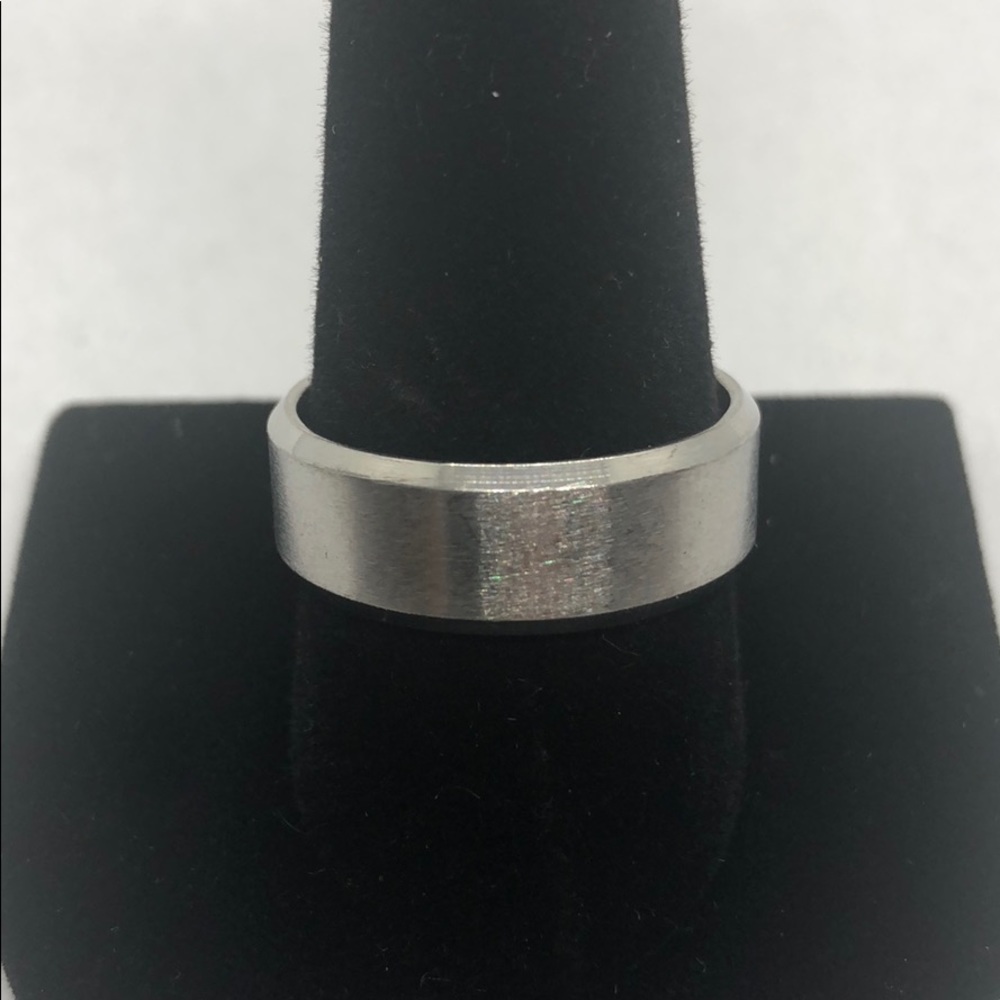 Men’s ring.